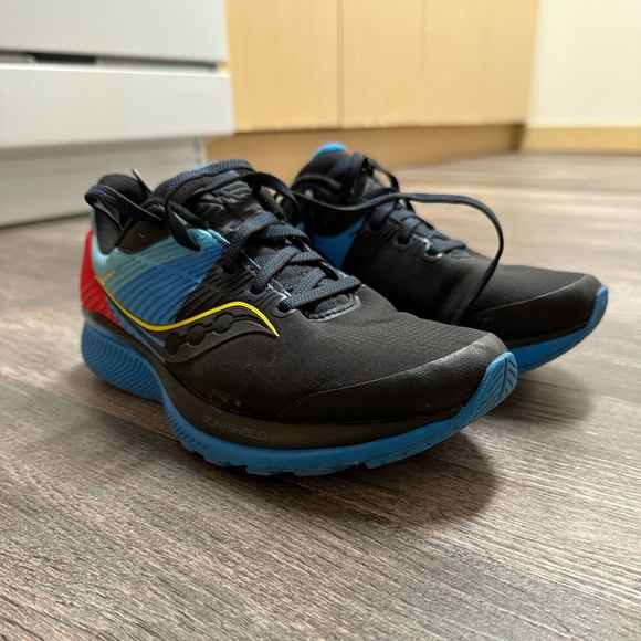 W’s sz 6 Saucony Guide 14 RunShield - Picture 2 of 5